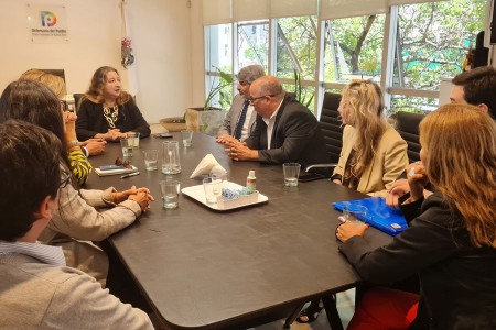 25N: La Facultad firmó un convenio con la Defensoría del Pueblo para la implementación de dos comisiones de práctica profesional que funcionarán en el organismo