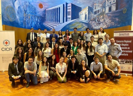 El equipo de la Facultad obtuvo el primer lugar en el Cuarto Concurso Regional de Alegatos y Simulación en Derecho Internacional Humanitario