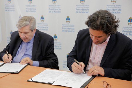 La Facultad firmó un convenio con el Ministerio de Justicia y Derechos Humanos