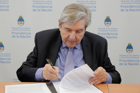 La Facultad firmó un convenio con el Ministerio de Justicia y Derechos Humanos