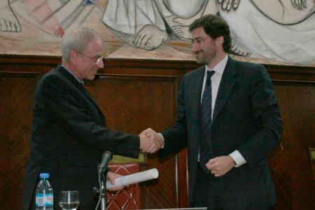 La UBA distinguió con el título de Doctor "Honoris Causa" al profesor Dieter Nohlen